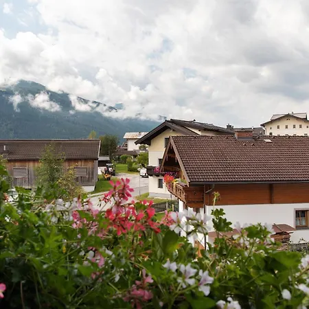 Haus Brugger アパート *